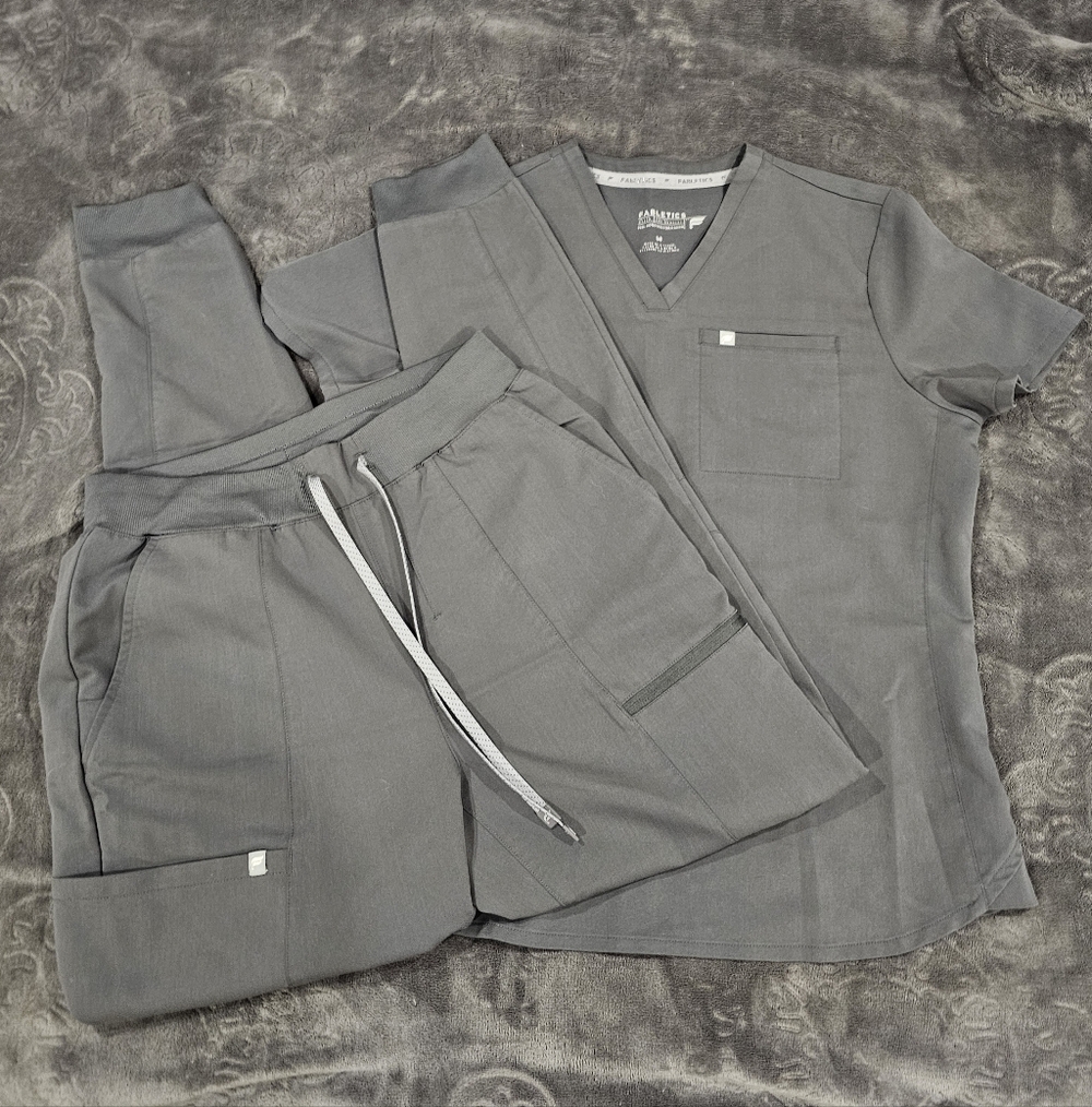 Fabletics Scrub Set